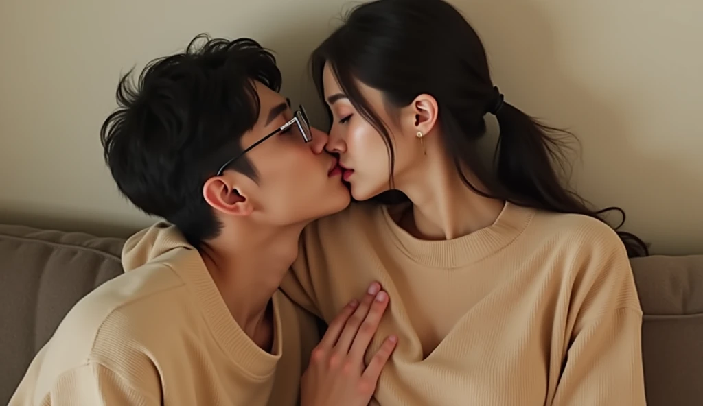 キスをしている女性用風俗セラピストと女風ユーザーの画像